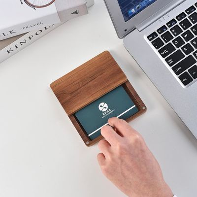 ブラックウォールナット木 磁気閉塞付きの四角カードケース 木製名刺保持器