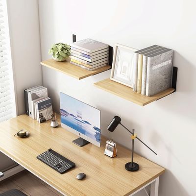 スタイリッシュなリビングルームの現代的な壁ディスプレイのための木製の浮遊棚