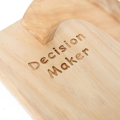 年齢範囲 8歳から13歳 屋外遊びのための人気オーク木製彫刻工芸品装飾