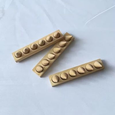 カスタムオーダー 木製の指飾り展示台 滑らかな仕上げと競争力