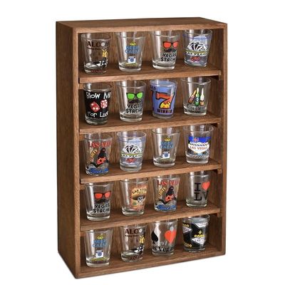 木製 壁 に 設置 さ れ た 展示 棚