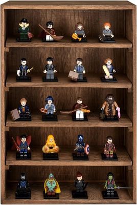 木製 壁 に 設置 さ れ た 展示 棚