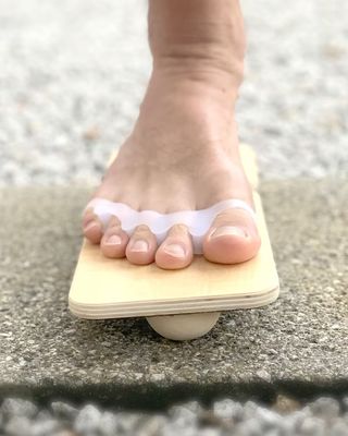 木製の足運動器 バランスボード 落ちたアーチを防止する クラシックデザインスタイル