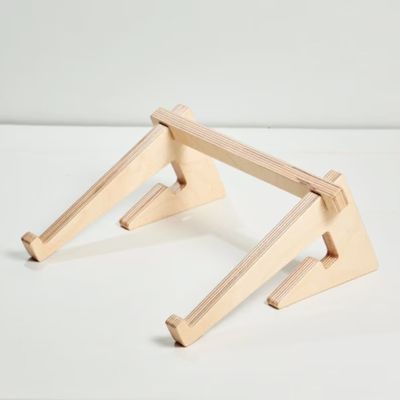 受け入れられるOEM/ODM Mac Book用の木製ラップトップスタンド エルゴノミックワークスペース デスクアクセサリー