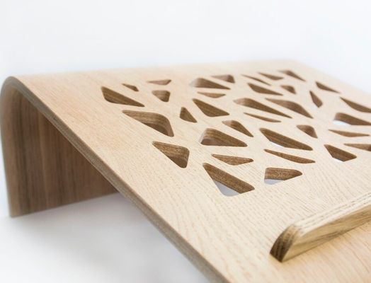 機能的な木製のノートPCスタンド 空間節約 冷却換気 コンピュータ デスクライザー