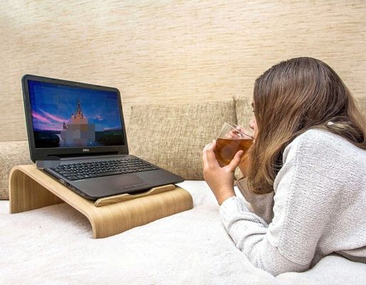 機能的な木製のノートPCスタンド 空間節約 冷却換気 コンピュータ デスクライザー