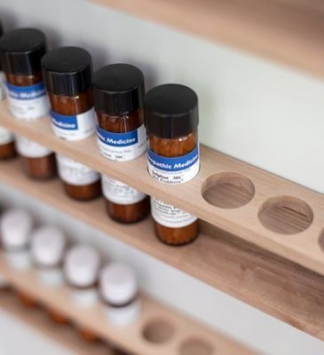 カスタマイズされたロゴデザイン 壁にマウントされた多機能デザインの固形ベリーキャビネット