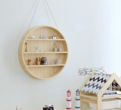 2階建ての浮遊壁に装着された現代製の青銅家具のための田舎木製棚