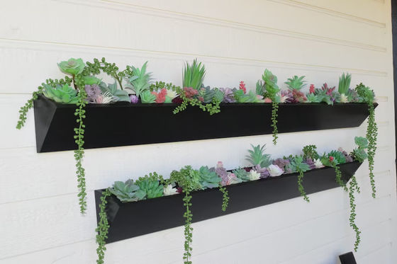 室内・屋外庭園における現代的なサクラントディスプレイのための長方形木製壁プランター