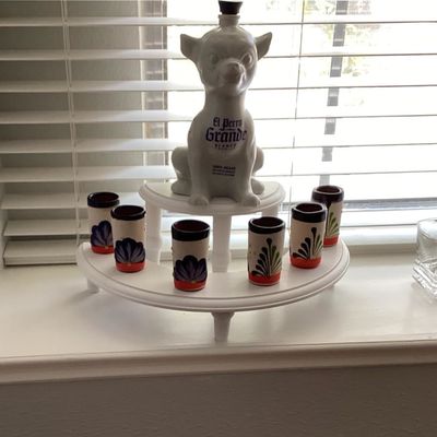 ハーフムーンデザートディスプレイ スタンド 展示コレクションのための2階建ての木製ディスプレイライザー