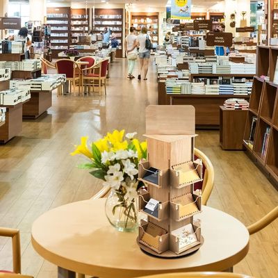 リビングルーム家具 3階 4 サイド 木製回転ディスプレイスタンド 360回転