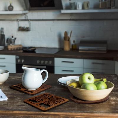 スクエア 丸い 木のトライベットホルダー 高級デザインスタイル 木製 耐熱パッド