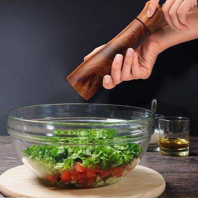 木製の塩と胡桃の磨き機セット 調節可能な陶器の磨き機 食品産業用