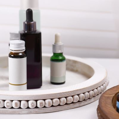 パーソナライズド 木製 飾り付け トレイ 珠付き 白塗りデザイン 無料サンプル 提供