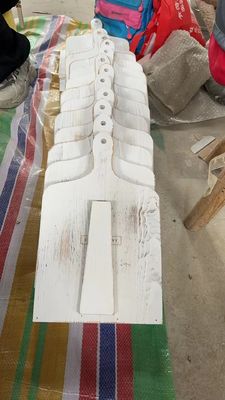 木製の白色料理本 台所のカウンター 調節可能な田舎風 レシピ本ホルダー