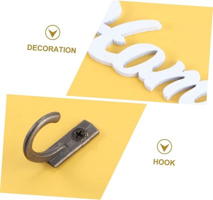 入り口 泥室 郵便箱 と 鍵架 自然 木 の 色 の 木製 の 釘 を 持っ て