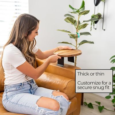 オーダーメイドロゴ エコフレンドリー調整可能な木製ソファアームテーブルのためのアカシアソファトレイ