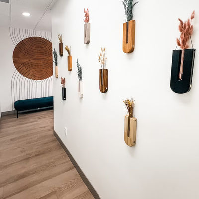 木製の壁プランターと家庭装飾のための現代デザインスタイルの増殖ステーション