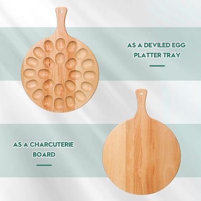 イースター・クリスマス用の木製のデビリド・エッグ・プレートとチャルコテリー・ボード