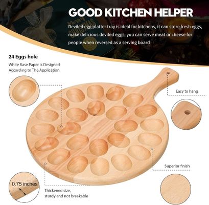 イースター・クリスマス用の木製のデビリド・エッグ・プレートとチャルコテリー・ボード