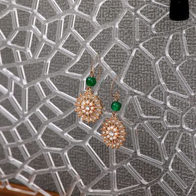 機能的なデザイン 木製の浮遊棚 オーダーメイドロゴのためのアクリルイヤリングディスプレイ