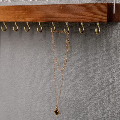 機能的なデザイン 木製の浮遊棚 オーダーメイドロゴのためのアクリルイヤリングディスプレイ