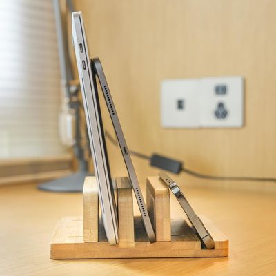折りたたみのないラック 垂直ラップトップスタンド カスタマイズされたロゴ ドック付きダブルスタンドホルダー