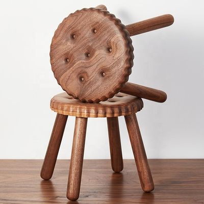 小さな子供たちの喜び 木製のカスタムストール クッキー形 ビーチウオールナッツ木製