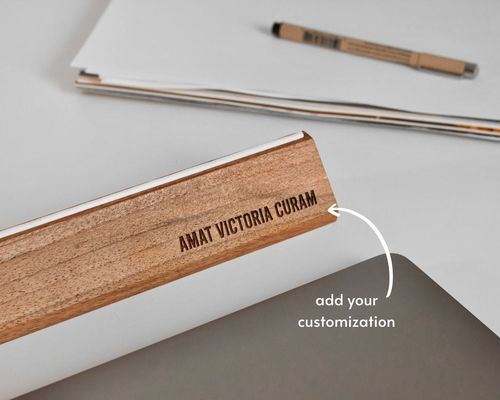 機能的なデザイン マックブック用の木製のラップトップスタンド 多機能でエーゴノミック