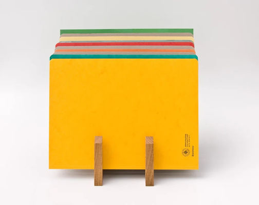 木製のファイルホルダーと印刷機能でスタイリッシュなオフィスデスク組織