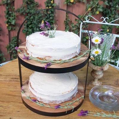 あなたの要求として 2 層 金属ホルダーケーキデザートディスプレイと木製の配給トレイ