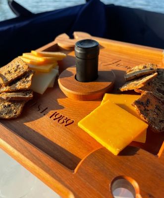 オーダーメイドロゴワインホルダー スタンドタイプワインボトルキャディと食品配給トレイ