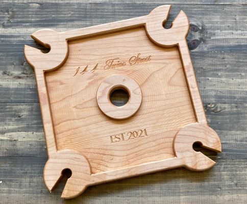 オーダーメイドロゴワインホルダー スタンドタイプワインボトルキャディと食品配給トレイ