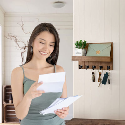 木製のキーホルダー 4つのキーフックと壁マウント浮遊棚 バンブーキーオーガナイザー