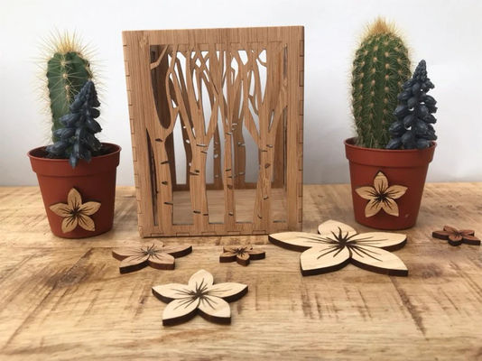 レーザーカットデザインで手作り茶灯ホルダーのための木製の平らなカラーキャンドルランタン