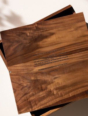 パーソナライズされたロゴの記念品と保管用用の現代的なミニマリストカスタムメモリーボックス