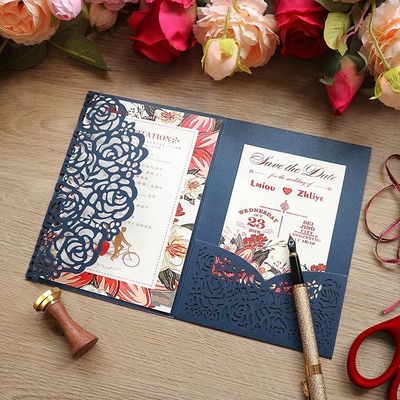 ヨーロッパ レーザーカット ホール ローズ ポケット 結婚式 招待状 封筒 と RSVP カード