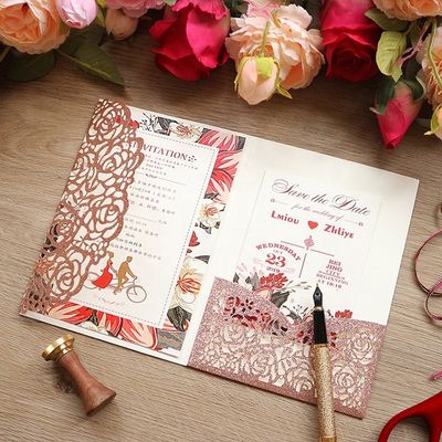 ヨーロッパ レーザーカット ホール ローズ ポケット 結婚式 招待状 封筒 と RSVP カード