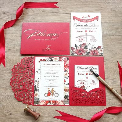 ヨーロッパ レーザーカット ホール ローズ ポケット 結婚式 招待状 封筒 と RSVP カード