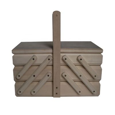 木製の箱の中の自然色とプレスツールキットを持つ全季節縫製キットオーガナイザー