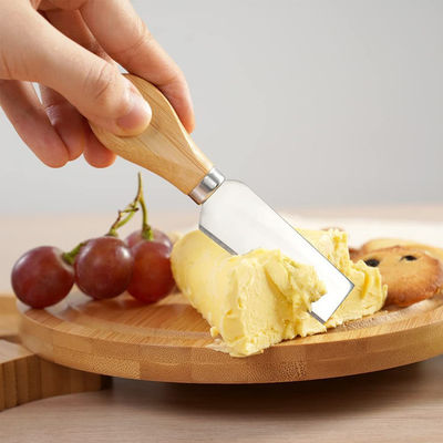 カスタムロゴと4つのステンレス鋼切断ナイフのカスタムサイズを持つ竹チーズボード