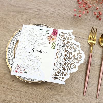 素晴らしいレーザーカット 結婚式の招待状 カード パーティーのヨーロッパ 地域特典が含まれています