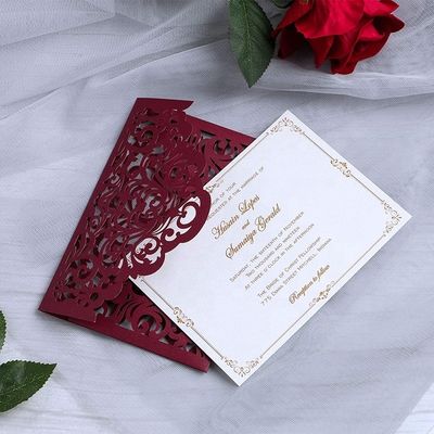 素晴らしいレーザーカット 結婚式の招待状 カード パーティーのヨーロッパ 地域特典が含まれています