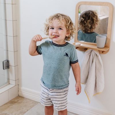 入り口の鏡 フックと棚のオーガナイザー セルフ 地方的なデザインスタイル