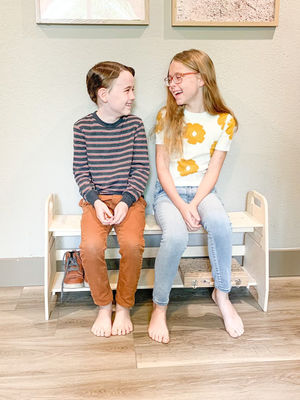 子供のための脱ぎ取れるモンテッソーリー木製家具 リビングルーム遊び室の靴ベンチ