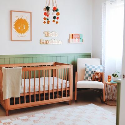 アクリル浮遊書棚壁でスペースを節約し,子供たちの保育園にスタイリッシュを添える