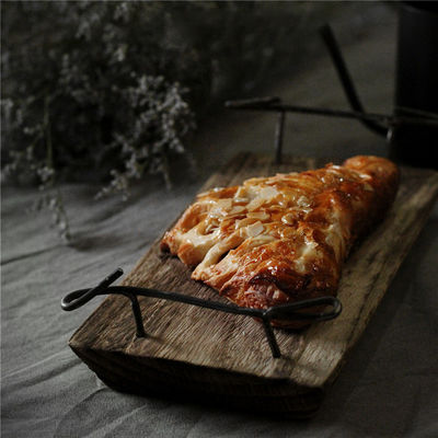 メタルハンドル付きの田舎の天然木のサービストレイ OEM ODM 受け入れ