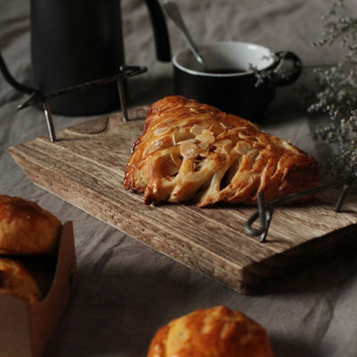 メタルハンドル付きの田舎の天然木のサービストレイ OEM ODM 受け入れ