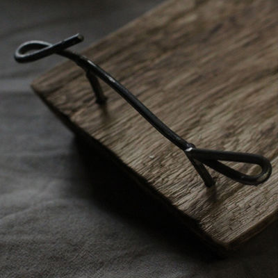 メタルハンドル付きの田舎の天然木のサービストレイ OEM ODM 受け入れ