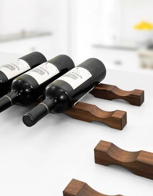 テーブルのワインボトルラック 空間節約組織のための木製ワインディスプレイ棚